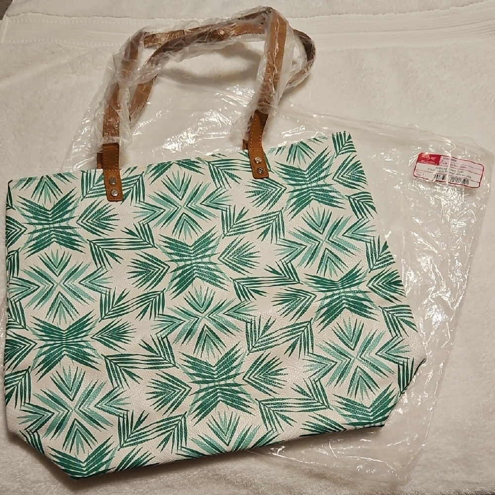 Thirty-One Geometric Green and White Tote Bag